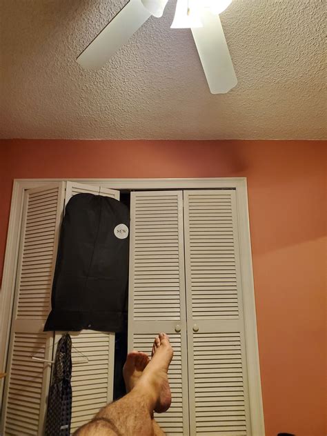 Sleeping in the nude [I Sleep In The Nude] I'm on vacation now and