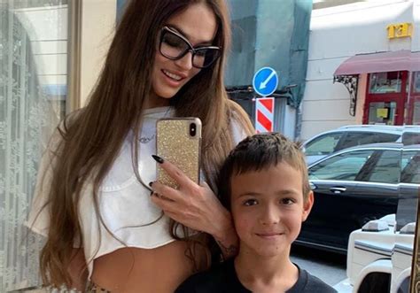 Алена Водонаева перевела Богдана на семейное обучение | WOMAN