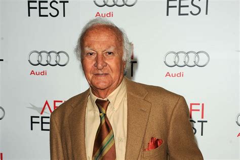 Download Salvatore "Robert" Loggia Aka Robert Loggia Wallpaper