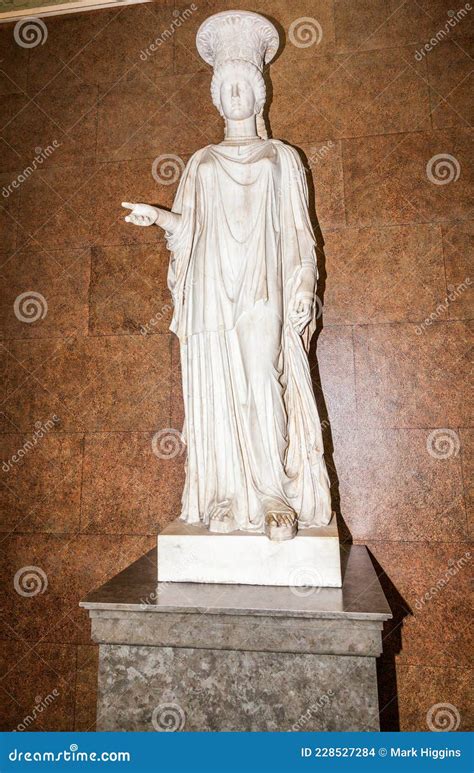 Cariatide fotografia stock. Immagine di colonna, greco - 228527284