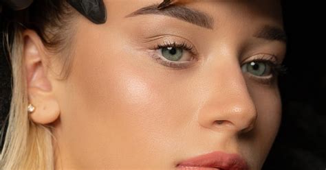 Your Guide To Powder Brows