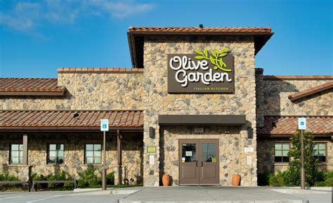 16 Pros and Cons of Working for Olive Garden