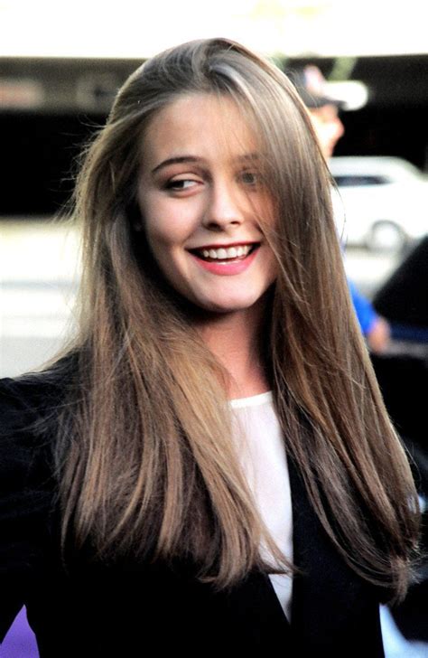 Alicia Silverstone in 2020 | 90s hairstyles, Hair styles, Beauty girl