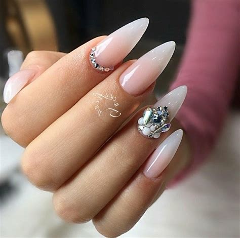 Нежный Маникюр На Острые Ногти Со Стразами — Richnail.ru