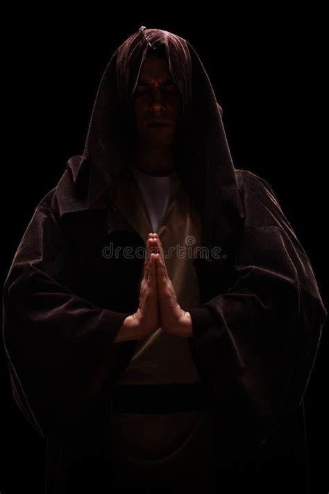 Monge com capa foto de stock. Imagem de madeira, medieval - 33966770