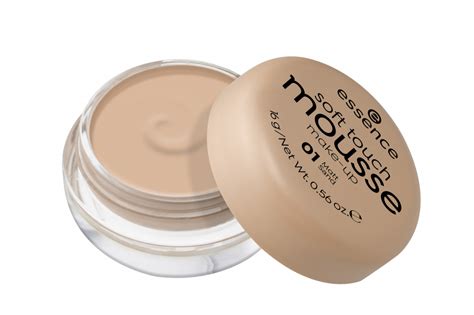 essence кремообразна пудра Soft Touch - 01 Matt Sand - PINK PANDA
