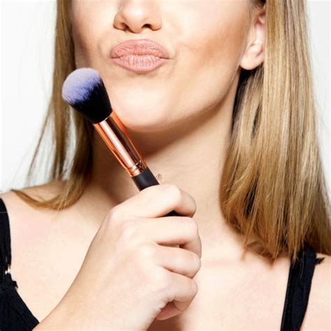 Ihr perfektes Make-up zum Valentinstag - Dr Pierre Ricaud