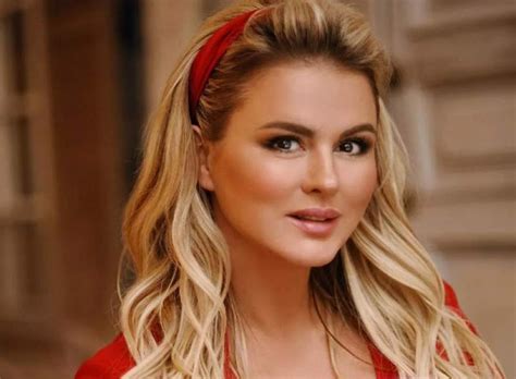 Новости дня: "Ужас!": Анна Семенович показала "бабкины" ноги на новом ...