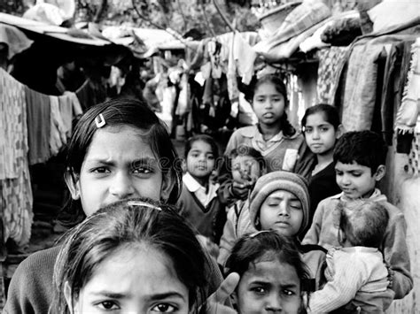 Family Portrait of Poor Roma Gypsies, Romania Editorial Photography ...