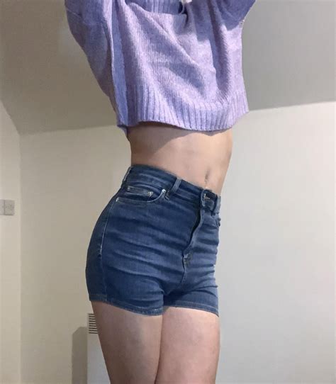 Why am I actually questioning getting a belly button piercing… : r/fempark