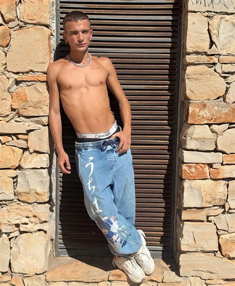 Andrea Ventura (@hentay_boy_2000) • Instagram photos and videos