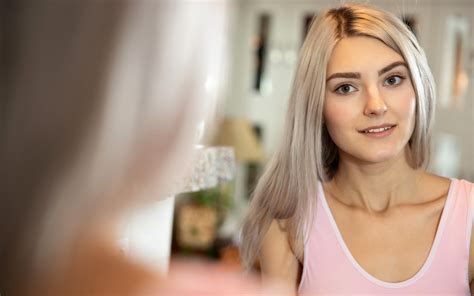 Download wallpaper model, beauty, blonde, reflection, mirror, Eva Elfie