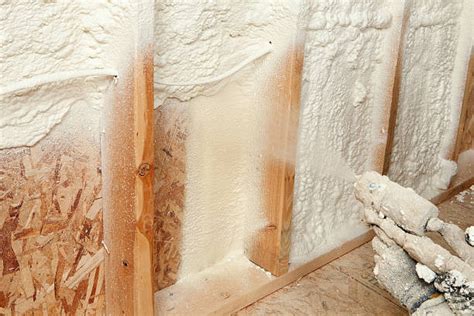 Spray Foam Insulation vs. Batt Insulation