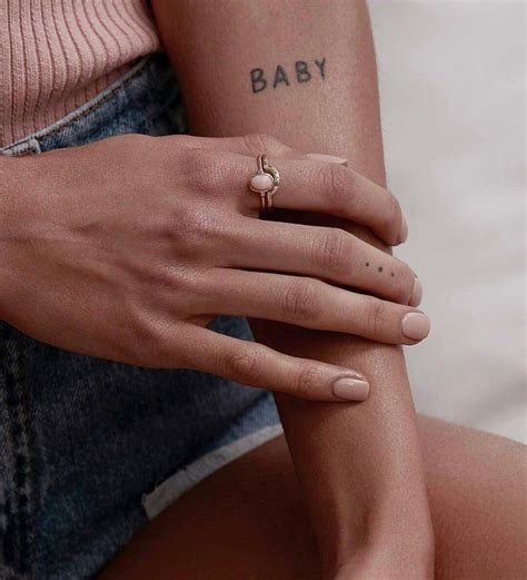 Тату baby надпись (79 фото)
