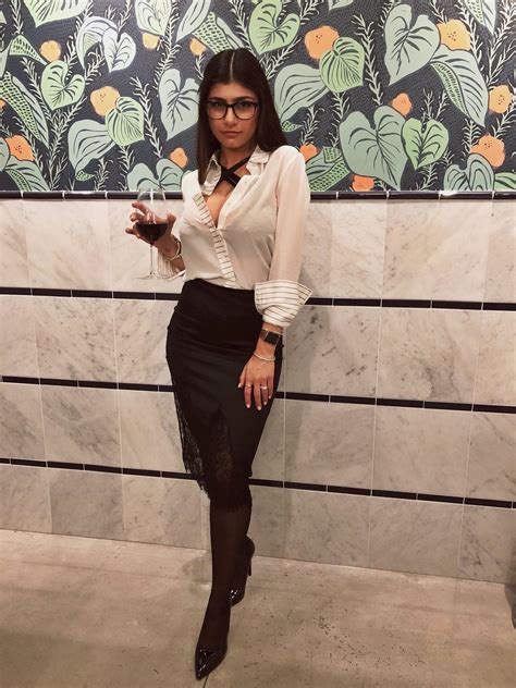 Mia Khalifa : r/CelebsInTights