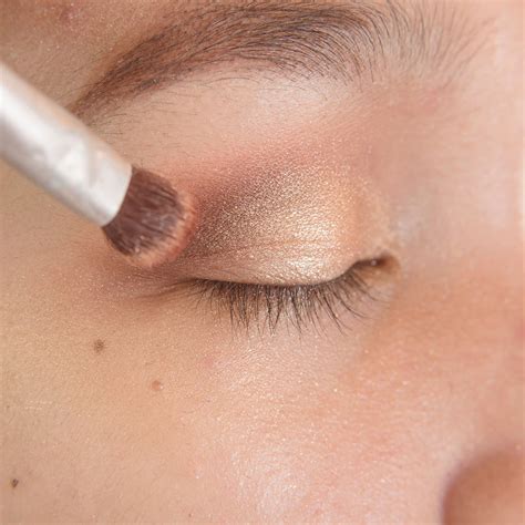 Makeup Artists Unveil 3 Eye Makeup Hacks Women Over 40 Can Try To Lift ...
