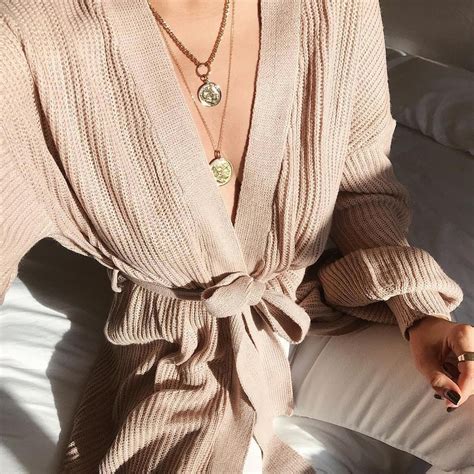 29 Neutral Outfits to Get in on Spring's Top Trend Now | Who What Wear