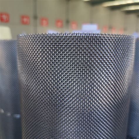 china stainless steel woven wire mesh  mesh fine mesh screen roll