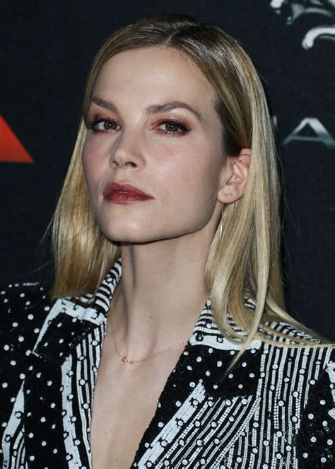 Sylvia Hoeks - HawtCelebs
