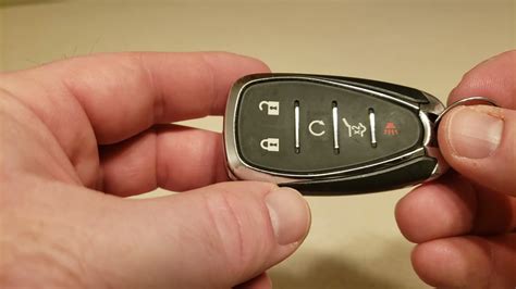 how to open chevy traverse key fob
