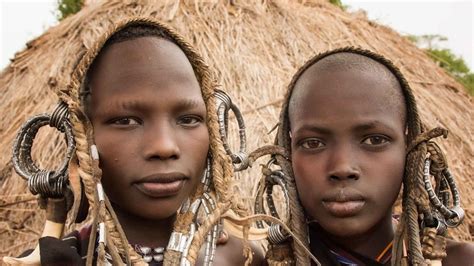 African Tribe Sees Colors Differently - Africantribestoday.com