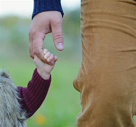images gratuites main homme jambe doigt enfant deux ensemble