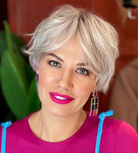 The Bixie Haircut is a Banging Short Hair Trend of 2022 Short Sassy ...
