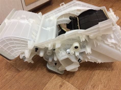 Замена корпуса отопителя (климат) — Opel Corsa D, 1,2 л, 2007 года ...