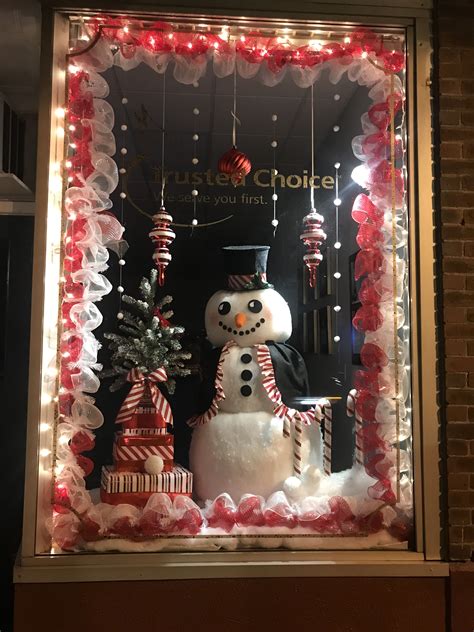 Holiday window display | Christmas window display home, Christmas