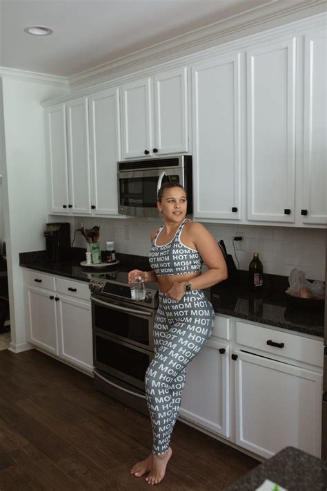 Hot Mom Status LOADING... • Lauren Elyce