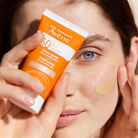Fluid koloryzujący SPF 50+ | Eau Thermale Avène