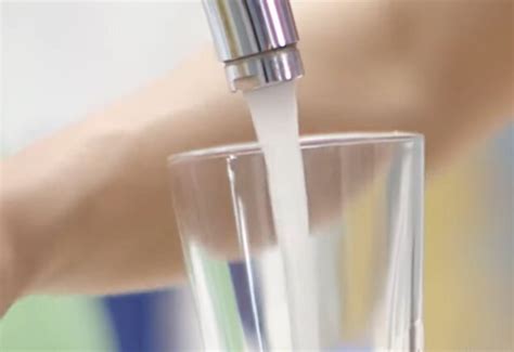 Як очистити воду з-під крана без фільтра: 4 корисні поради, які вас ...