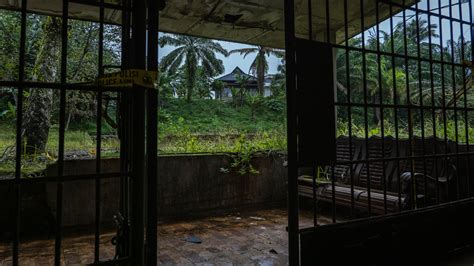 Indonesian Official Accused of Enslaving People - The New York Times