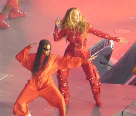 Beyoncé lo da todo junto a su hija Blue Ivy en su concierto en Londres ...