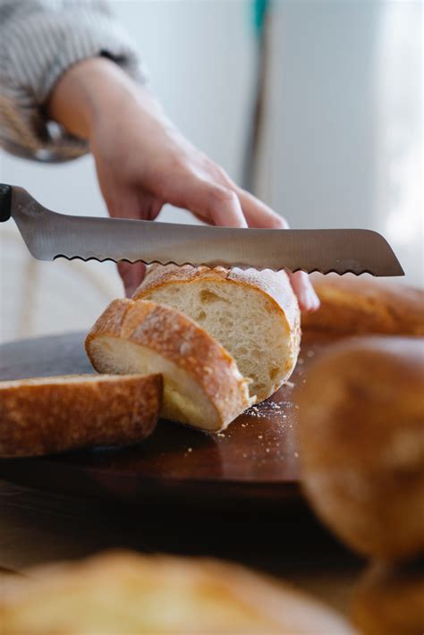 Different Uses for a Bread Knife – Best Guide on How to Use - MAY