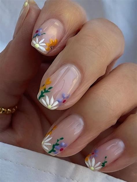 Beautiful Flower Nail Designs for a Stylish Spring Look