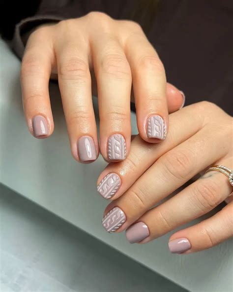 23 Short Nail Christmas Designs to Try: Tiny Treats - 160grams