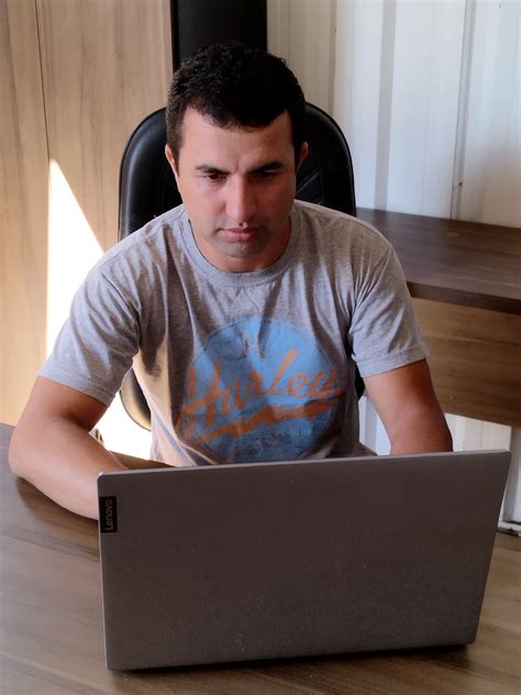 Entendendo Variáveis em JavaScript: Uma Abordagem Abrangente