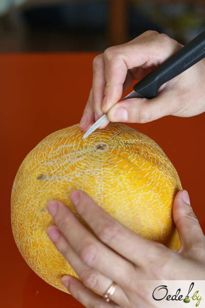 Корзинка из дыни
