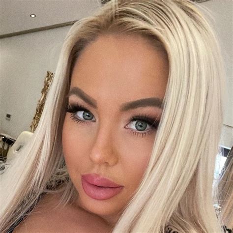 Amanda Bredén (Instagram Star) - Age, Birthday, Bio, Facts, Family, Net ...