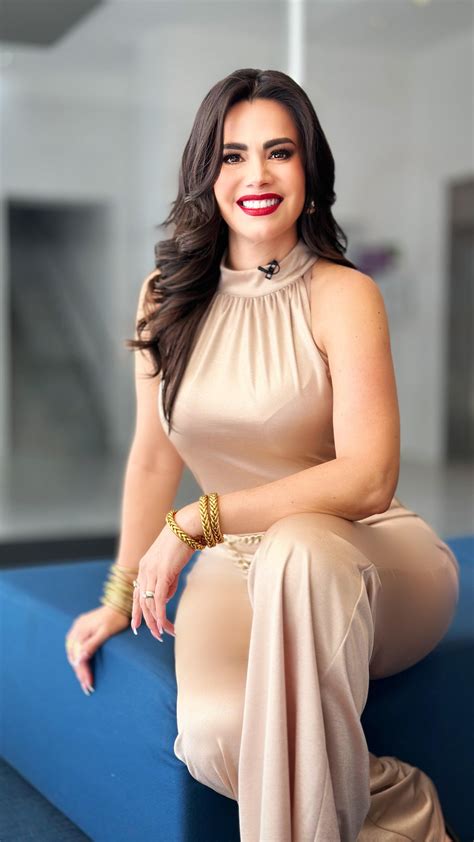 Luz Elena González | ¿Qué tal me queda el rojo? Es uno de mis colores
