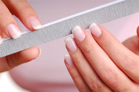 Cómo tratar las uñas con estrías - 7 pasos