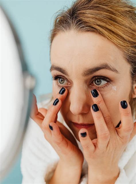 10 Ways To Get Rid Of Bags Under Your Eyes - RaiseVegan