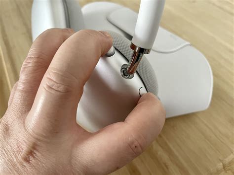 how to restart airpods max