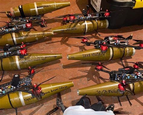 Ukrainian FPV (first-person view) kamikaze drones armed with 85mm PG-7V ...