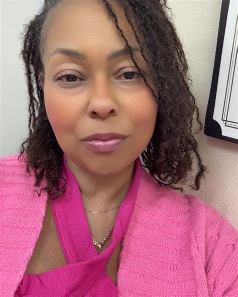 Michelle Thomas | #55where👀 #aginglikefinewine🍷 🩷🩷🩷 | Instagram