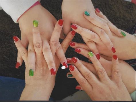 Colore semipermanente per unghie corte: idee e sfumature - The Wom Beauty