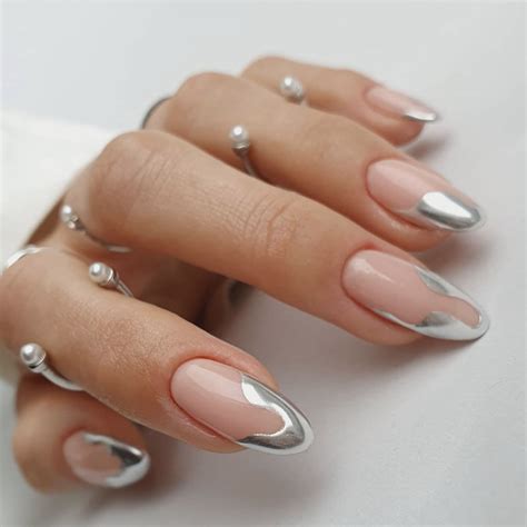 22 Silver Chrome Nail Ideas for a Futuristic Manicure