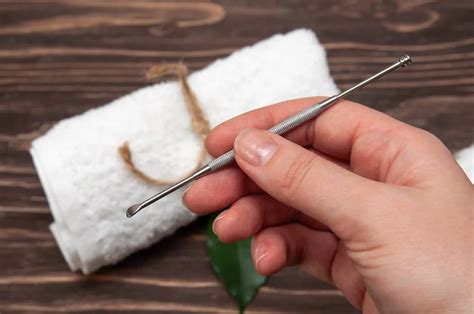 What Is Mimikaki? The Traditional Japanese Ear Cleaning Tool and Its ...