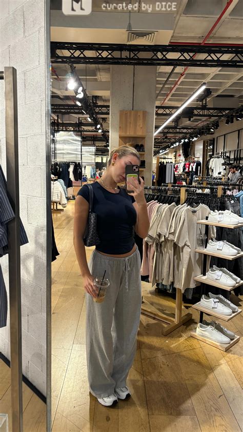 Clara | it’s the butterflies EVERYWHERE #couplegoals #girlsrelate #